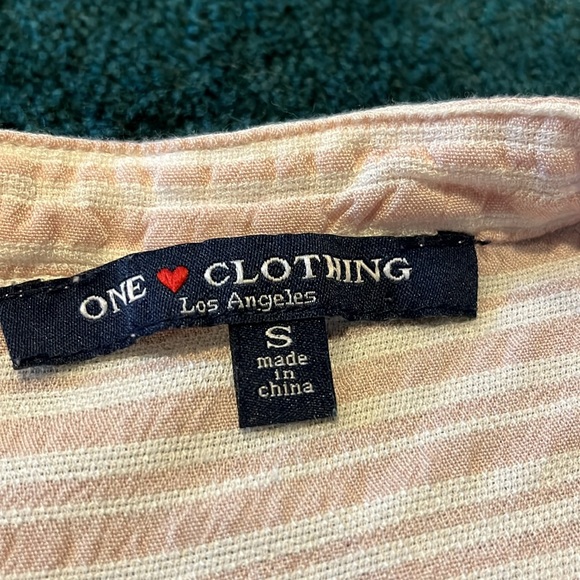 One clothing top - Picture 3 of 6
